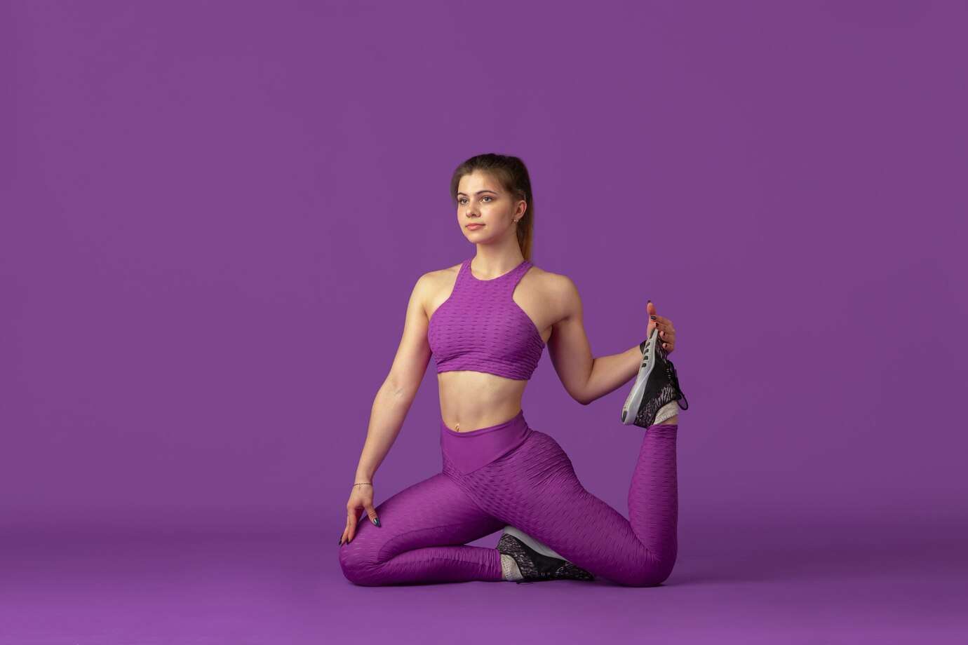 stretching-beautiful-young-female-athlete-practicing-monochrome-purple-portrait-sportive-caucasian-fit-model-training-body-building-healthy-lifestyle-beauty-action-concept_155003-40045